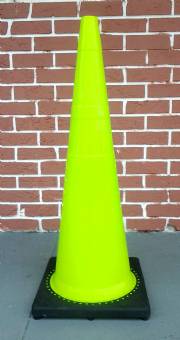 Jbc Non-reflective 36" Lime Cone W/black Base